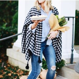 J.Crew Womens Wool Black White Checkered cape-scarf Tassels One Size NEW